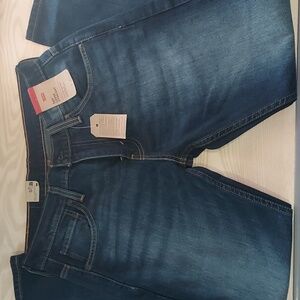 LEVI STRAUSS & CO. 569